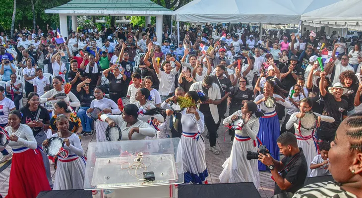 Ministerios Lumbrera Mayor reúne a miles de personas en la quinta Caminata Cristiano-Patriótica por el Día Nacional de la Biblia