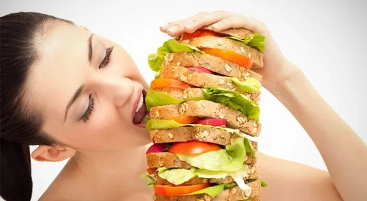 ¡Cuidado! Comer a mitad de la noche detona obesidad