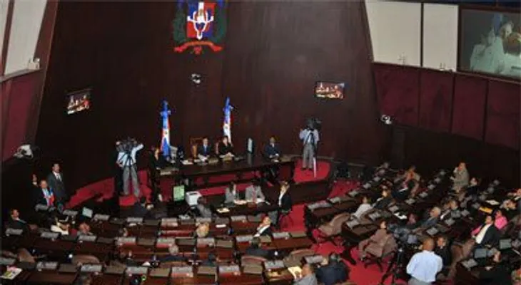 Diputado Luis Antonio Vargas sufre desmayo en plena sesión