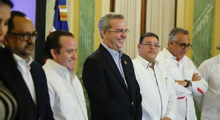 Presidente Abinader juramenta Comité Organizador de los Juegos Centroamericanos y del Caribe 2026