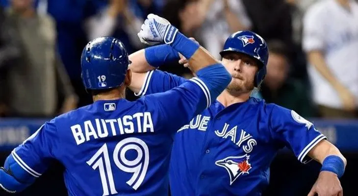 Bautista y Mazara pegan de jonrón; Yordano Ventura gana