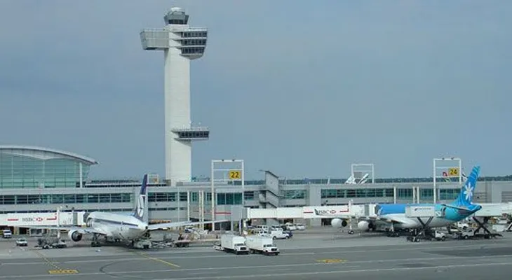 Evacúan terminal de Aeropuerto JFK de Nueva York por objeto sospechoso