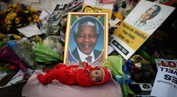 Mandela conectado a una máquina para poder vivir