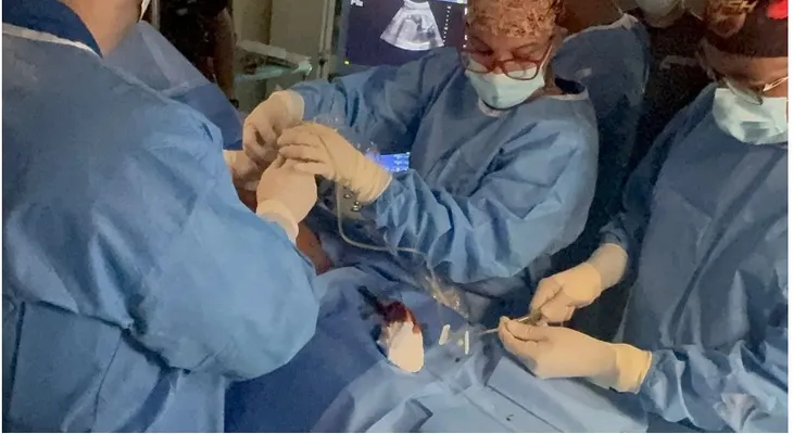 Primera cirugía fetal y corrección de hernia diafragmática en Maternidad Los Mina