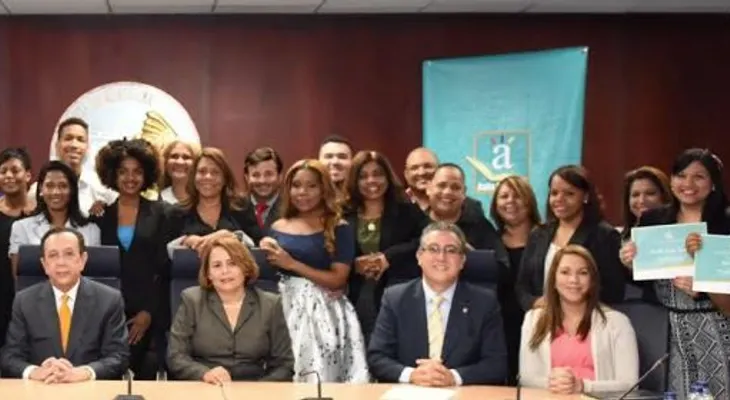 Banco Central de la RD imparte taller de economía y finanzas a cronistas sociales