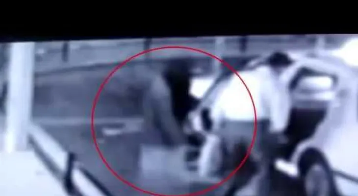 El "espíritu" de una mujer se sube con un hombre en un taxi (VIDEO)