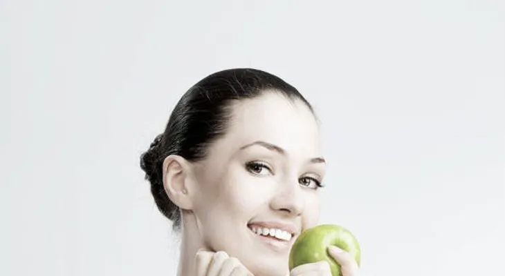 5 mitos sobre los alimentos y tu piel 