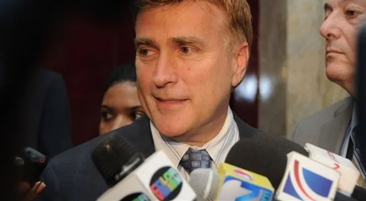 James Brewster respalda investigación por caso Súper Tucano