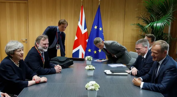 La oferta de Theresa May en el brexit: ciudadanos europeos podrán quedarse en Reino Unido
