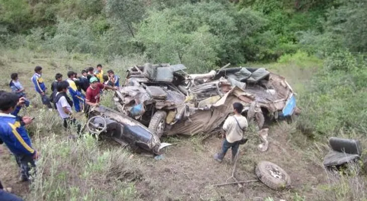 25 peruanos muertos tras caída autobús en abismo; 44 heridos