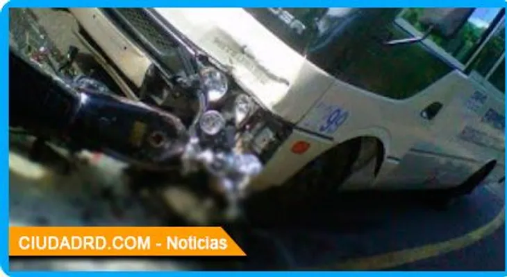 Una mujer herida al chocar de frente dos minibuses en Dajabón