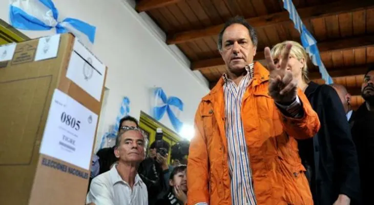 Oficialista Scioli gana primarias en Argentina