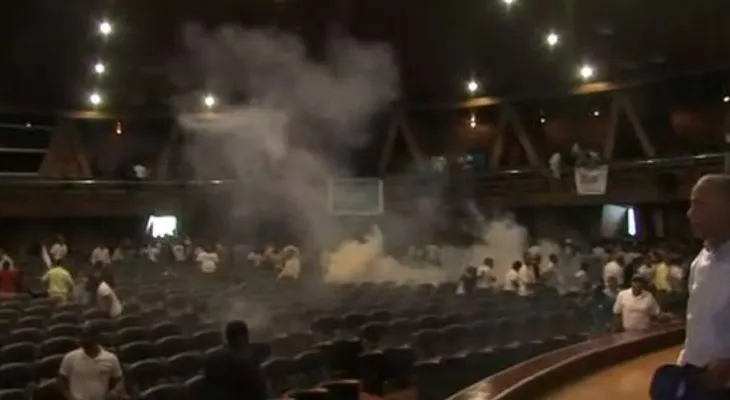 FALPO acusa al Gobierno de lanzar bombas lacrimógenas en Aula Magna de la UASD