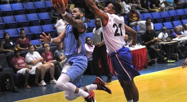 Los Prados avanza a las semifinales en basket distrital