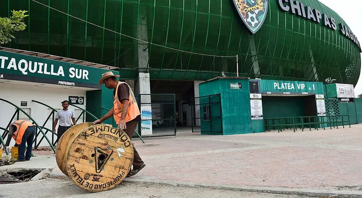16:15: El Papa sostiene encuentro familias en el estadio "Víctor Manuel Reyna" 
