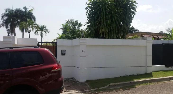 Director Superintentencia de Electricidad y su familia viven momentos de terror
