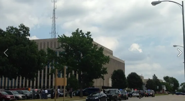 Un policía herido tras un tiroteo en un tribunal de Michigan