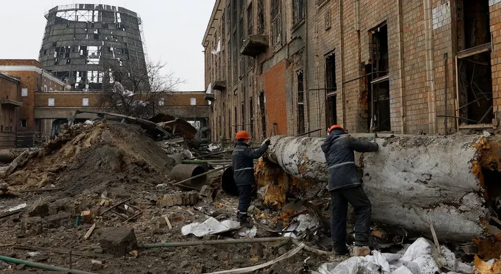 Zelensky denuncia ataque ruso a planta energética en Kiev horas después del anuncio de alto el fuego de Trump