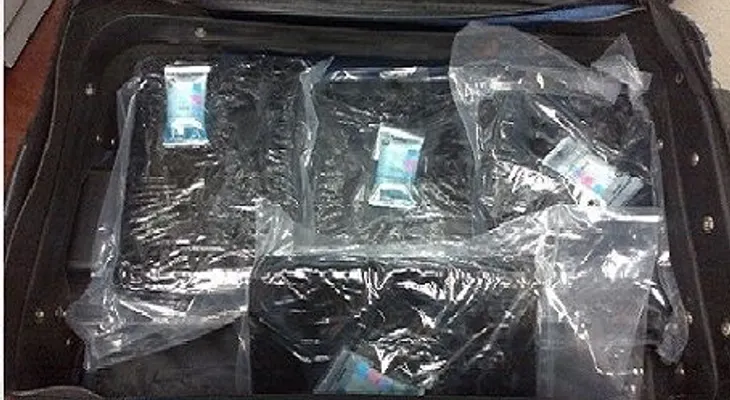 DNCD frustra transacción de droga en car wash de la Lincoln 