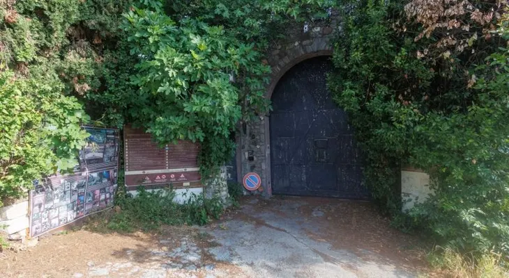 Falso anfiteatro griego en Italia engañó a turistas durante años; su creador fue encarcelado