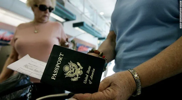 Parlamento Europeo pide imponer visas para estadounidenses que vayan a Europa