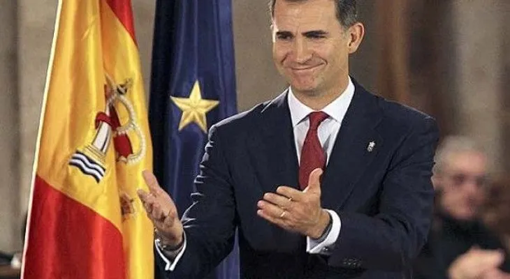 El rey de España se baja el sueldo un 20% 