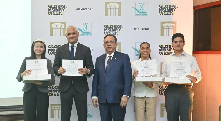 BCRD realiza el acto de premiación de su XII competencia académica "Economistas del Futuro"