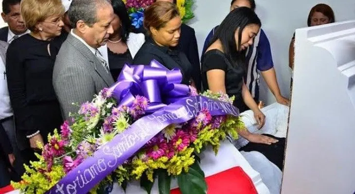 Sepultan a Santos: Su hijo sigue grave