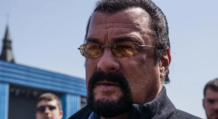 Las víctimas de Steven Seagal revelaron cómo las violó