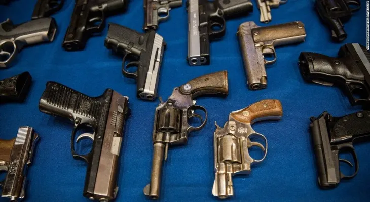 Estudio: leyes estatales más estrictas mantienen las armas lejos de la juventud