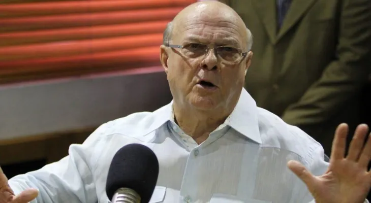  Hipólito dice hay quejas contra David Collado, y que no le gusta el canciller, pero quien nombra es Luis