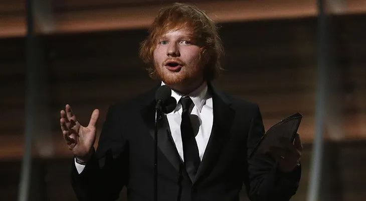 Una princesa británica hiere con una espada al cantante Ed Sheeran