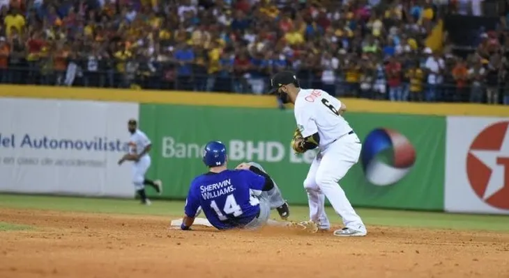 "Tablazo" de Brayan mantiene las Aguilas volando alto y hunde al Licey 