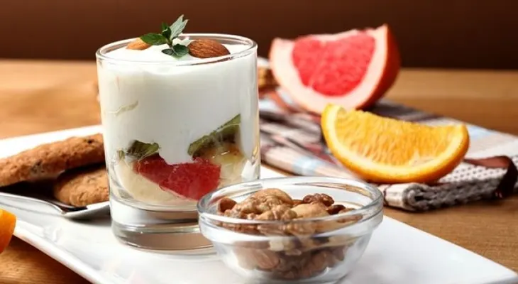 ¿Cómo hacer yogur más espeso?