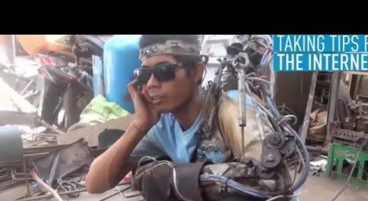 ¡IMPRESIONANTE¡ Este hombre construyo su propio brazo robotico...