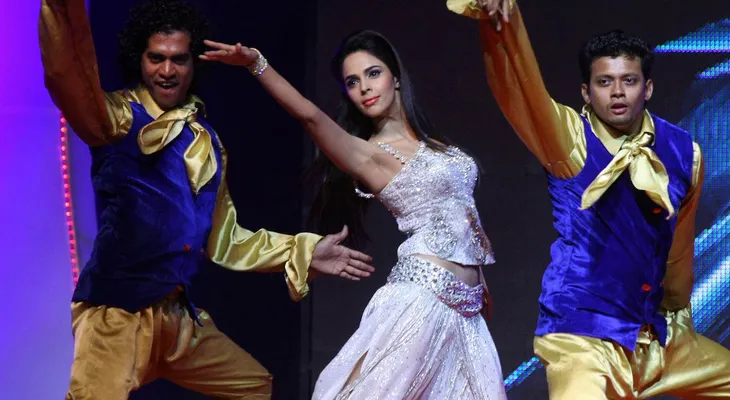 Actriz de Bollywood que fue atacada en París: "No me acobardé. Luché contra ellos"