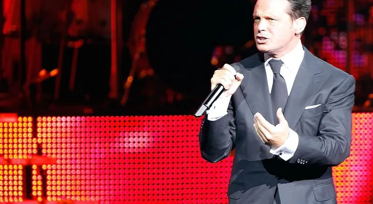 ¿Por qué hay orden de arresto contra Luis Miguel?