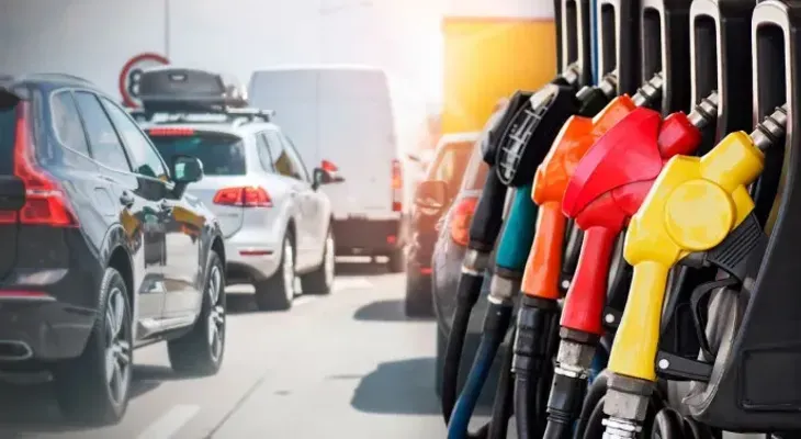 Gobierno mantiene sin variación precios de los combustibles