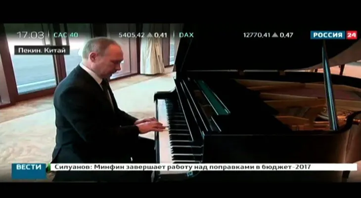 Putin da un inesperado concierto de piano en Beijing