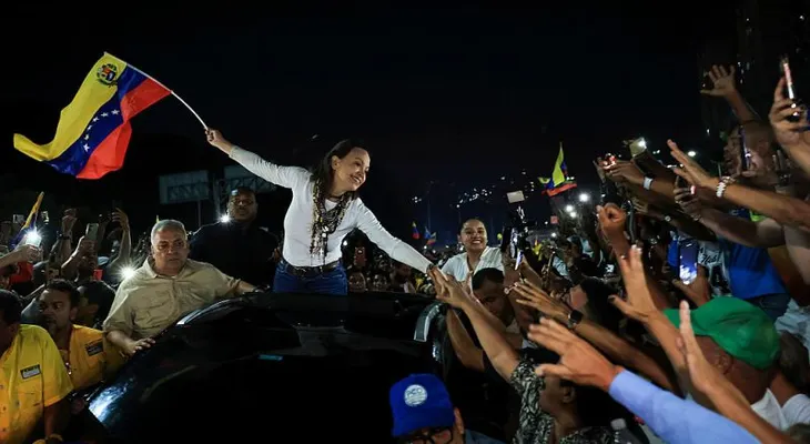 El regreso de Machado a Venezuela tensiona el plan de transición y presiona a Delcy Rodríguez