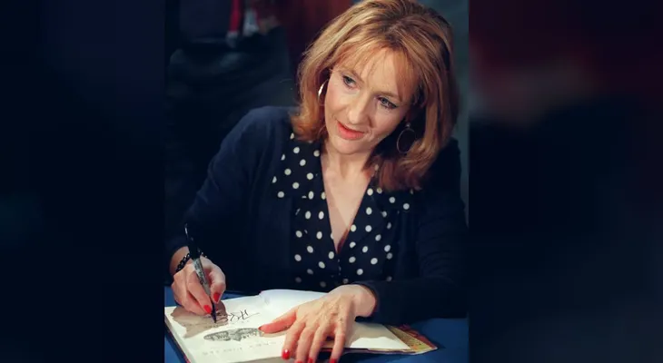 J.K. Rowling ayuda a una fanática con una frase de su puño y letra