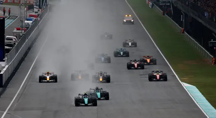 GP de Baréin: Verstappen lidera tras relanzamiento y Colapinto marcha 15° en la vuelta 27