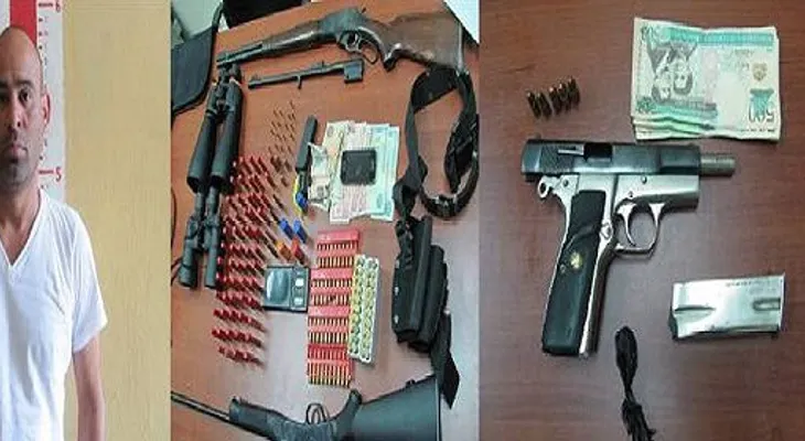 DNCD apresa hombre con dos rifles, utilería militar y droga en su vivienda