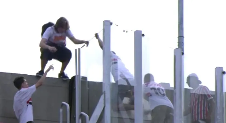 Un hincha del San Pablo murió al caer desde las tribunas del Morumbí