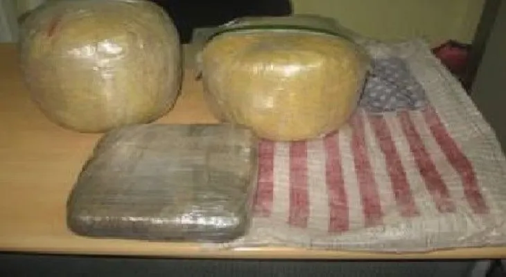 Dican decomisa 57 paquetes de droga minibús de transporte público