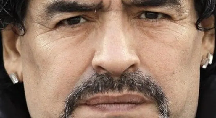 Maradona podría aspirar a presidencia de FIFA