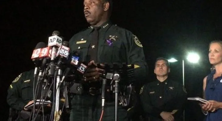 Buscan a un niño arrastrado al agua por un caimán en Florida