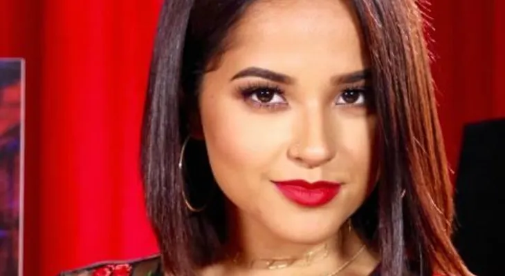 La cantante Becky G demanda por 100 millones de dólares