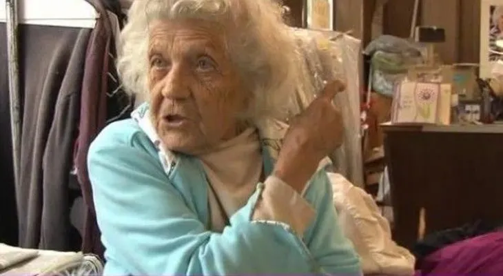 NY: Mujer de 100 años trabaja 11 horas diarias 6 días por semana