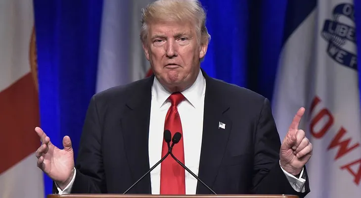 Trump dice que deportaciones de inmigrantes ilegales son operaciones militares